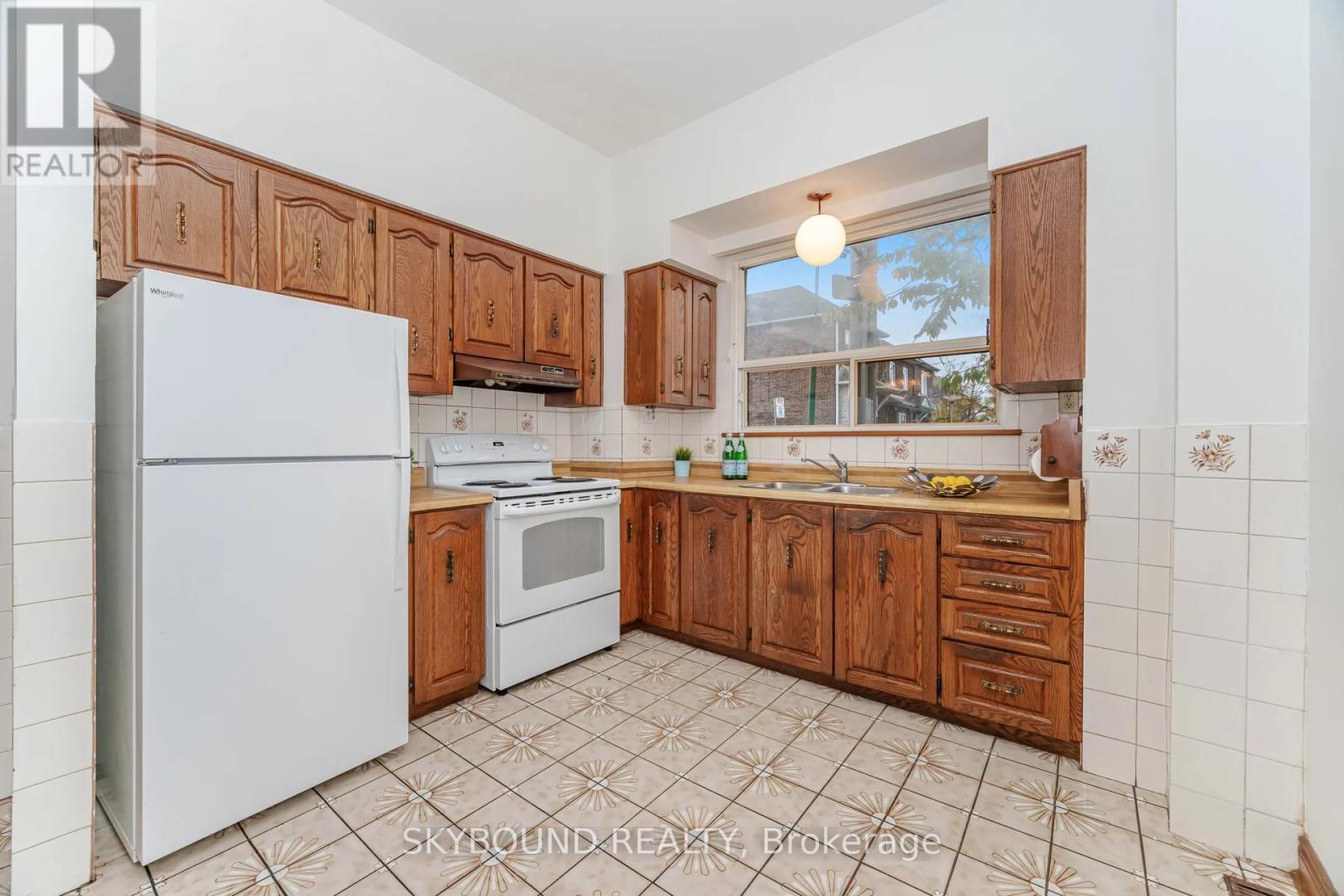 52 Ford Street, Toronto, Ontario  M6N 3A1 - Photo 9 - W12528138