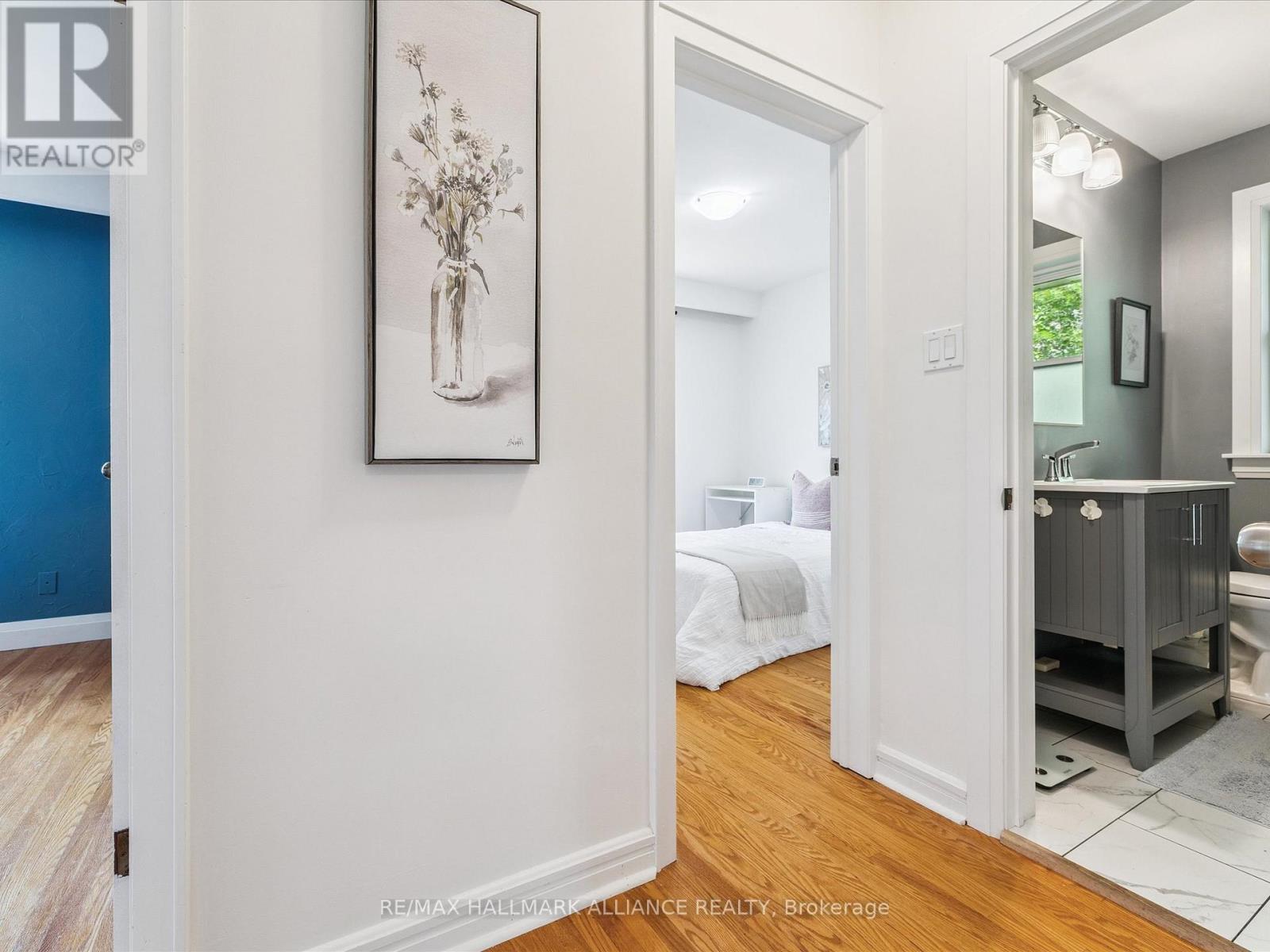 300 Burton Road, Oakville, Ontario  L6K 2K8 - Photo 14 - W12528168