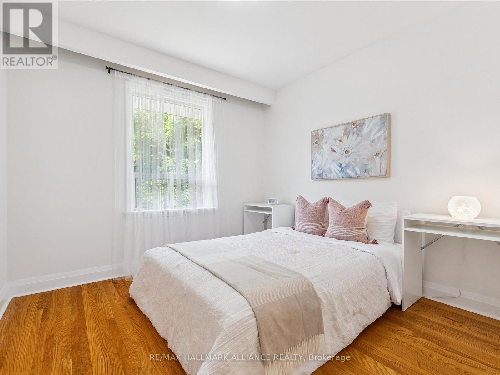 300 Burton Road, Oakville, Ontario  L6K 2K8 - Photo 18 - W12528168