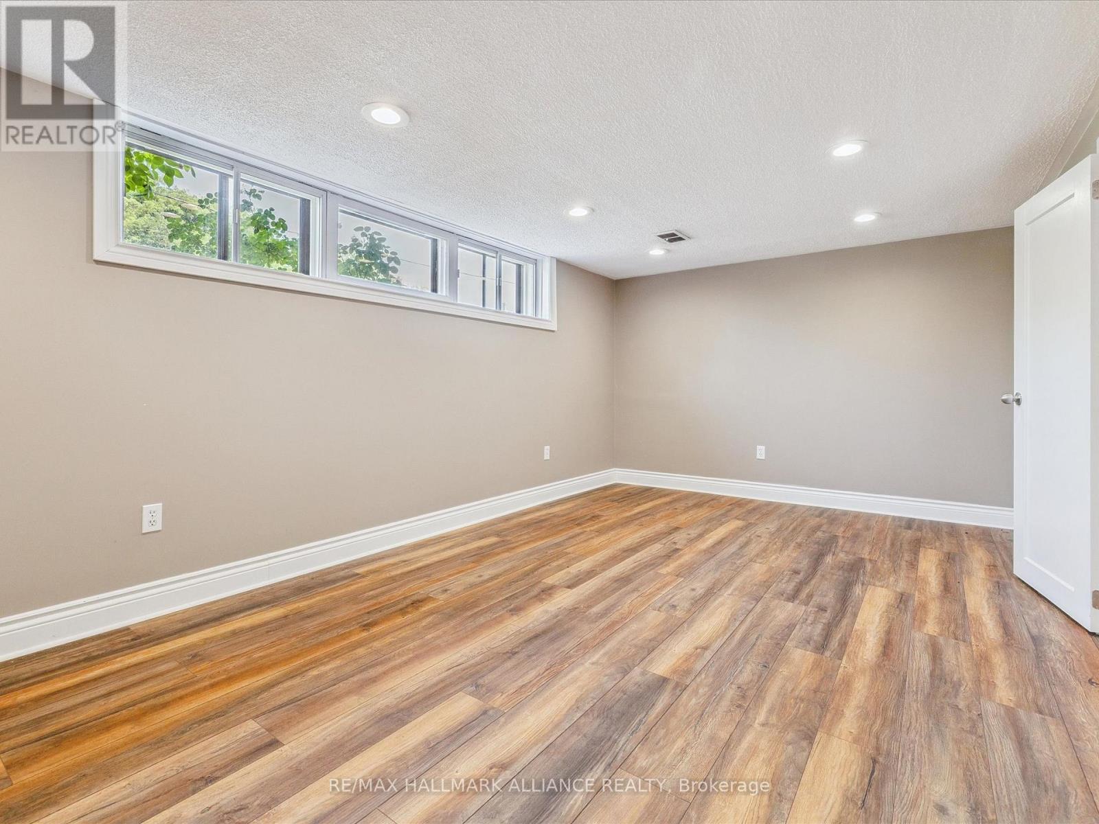 300 Burton Road, Oakville, Ontario  L6K 2K8 - Photo 27 - W12528168