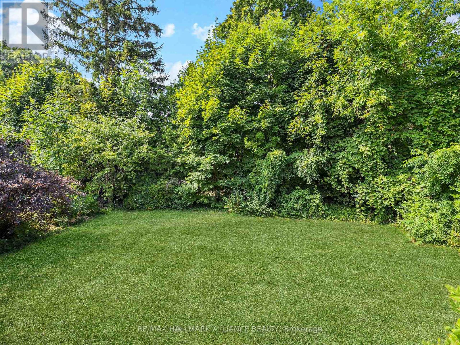 300 Burton Road, Oakville, Ontario  L6K 2K8 - Photo 4 - W12528168