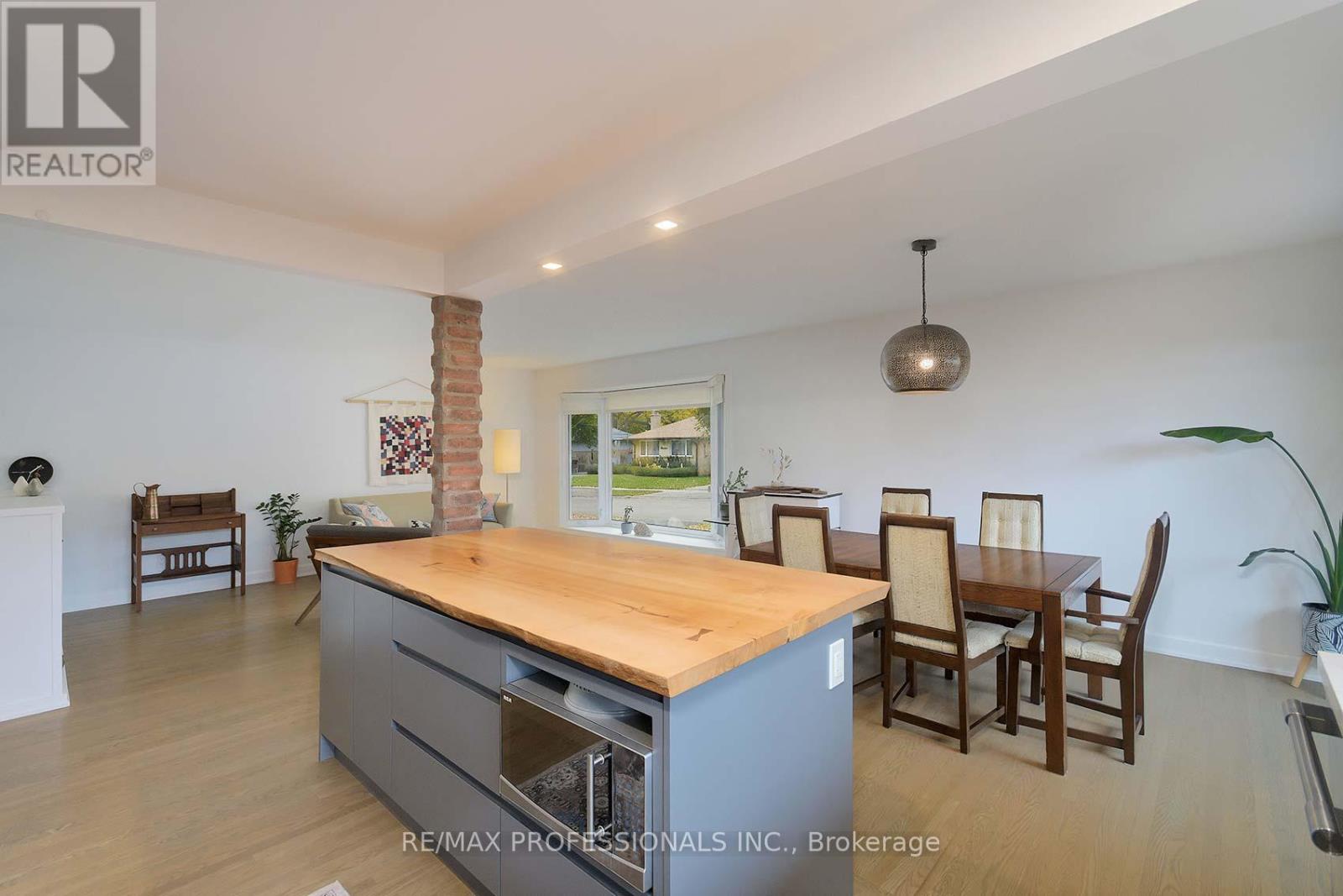 17 Beaver Bend Crescent, Toronto, Ontario  M9B 5P7 - Photo 12 - W12528188