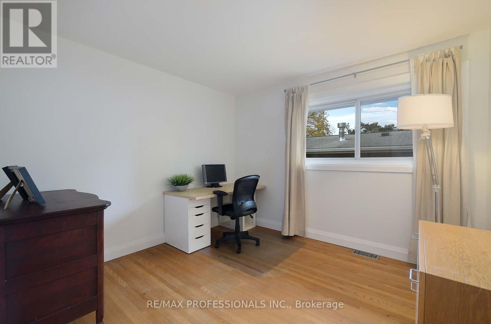 17 Beaver Bend Crescent, Toronto, Ontario  M9B 5P7 - Photo 18 - W12528188