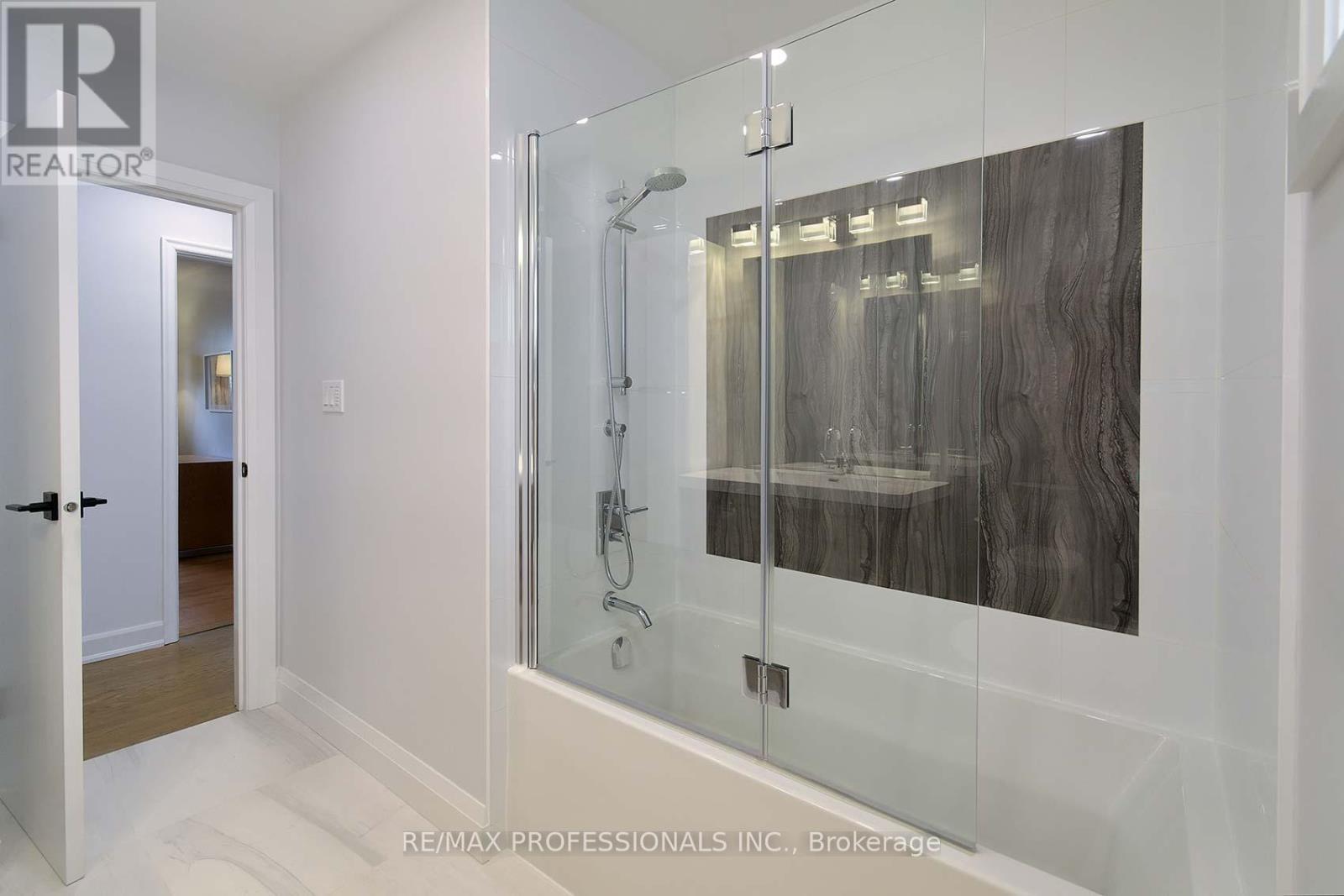 17 Beaver Bend Crescent, Toronto, Ontario  M9B 5P7 - Photo 23 - W12528188