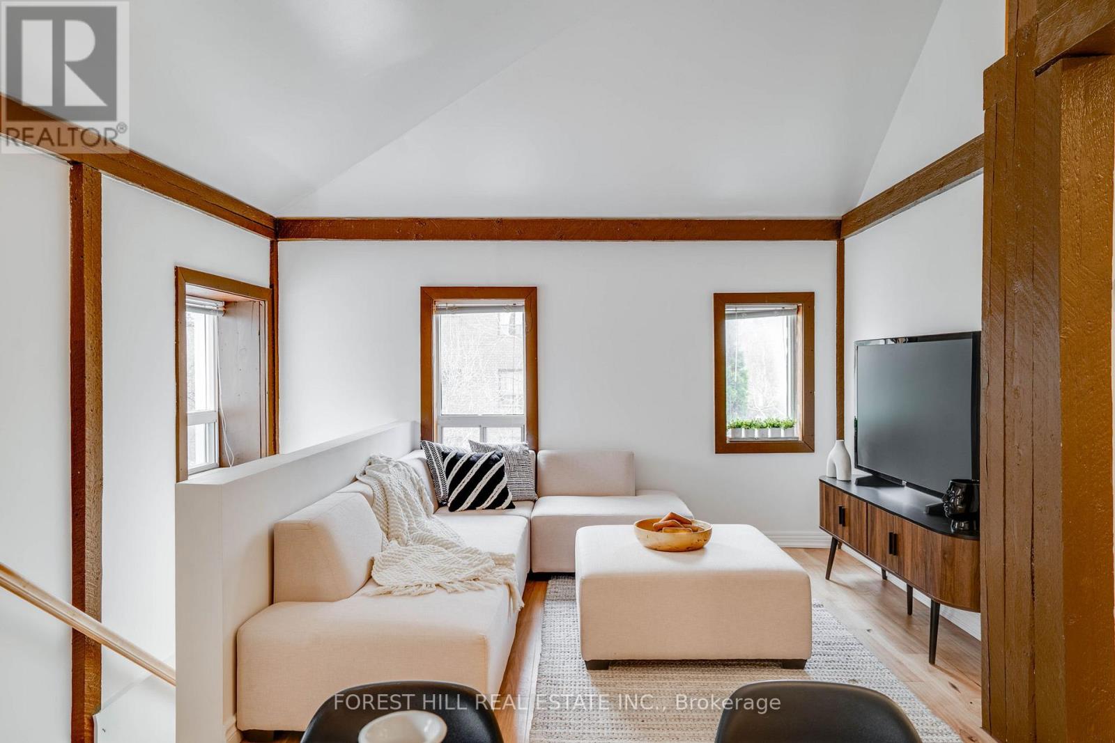 4053 Old Dundas Street, Toronto, Ontario  M6S 2R5 - Photo 17 - W12528208