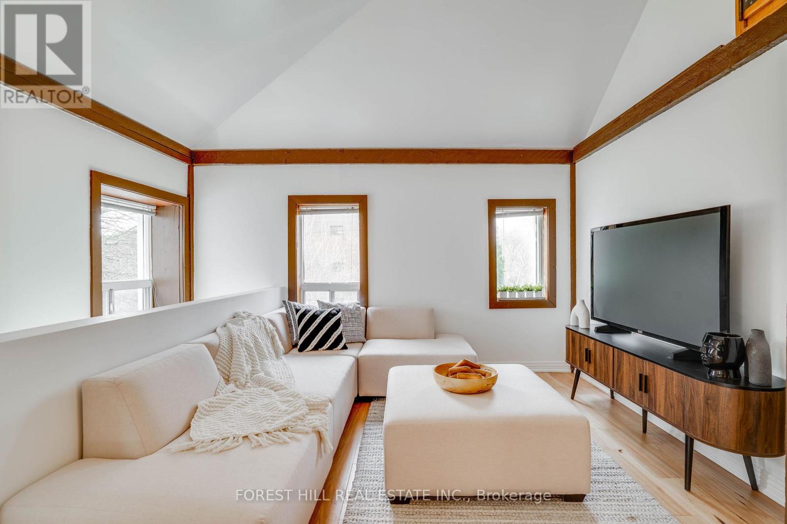 4053 Old Dundas Street, Toronto, Ontario  M6S 2R5 - Photo 19 - W12528208