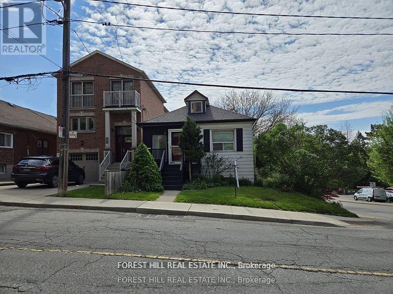 4053 Old Dundas Street, Toronto, Ontario  M6S 2R5 - Photo 2 - W12528208