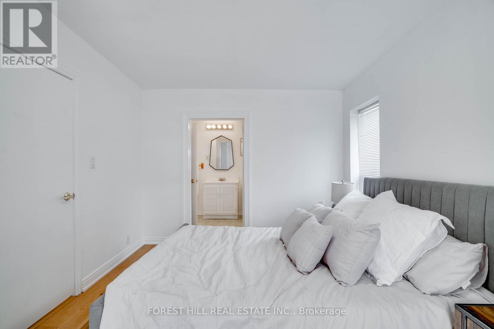 4053 Old Dundas Street, Toronto, Ontario  M6S 2R5 - Photo 28 - W12528208