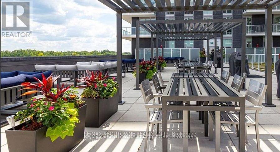 B0714 - 133 Bronte Road, Oakville, Ontario  L6L 3C1 - Photo 18 - W12528238