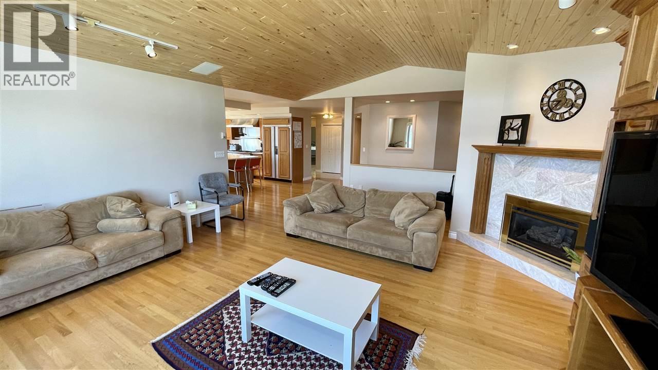 6262 Mulligan Drive, Horse Lake, British Columbia  V0K 2E3 - Photo 2 - R3066041