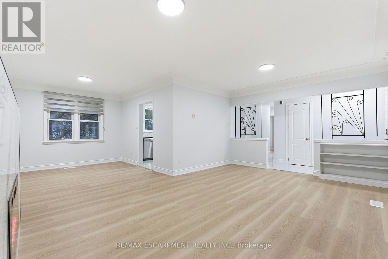 3 Algonquin Avenue, Hamilton, Ontario  L9H 7K9 - Photo 10 - X12528152