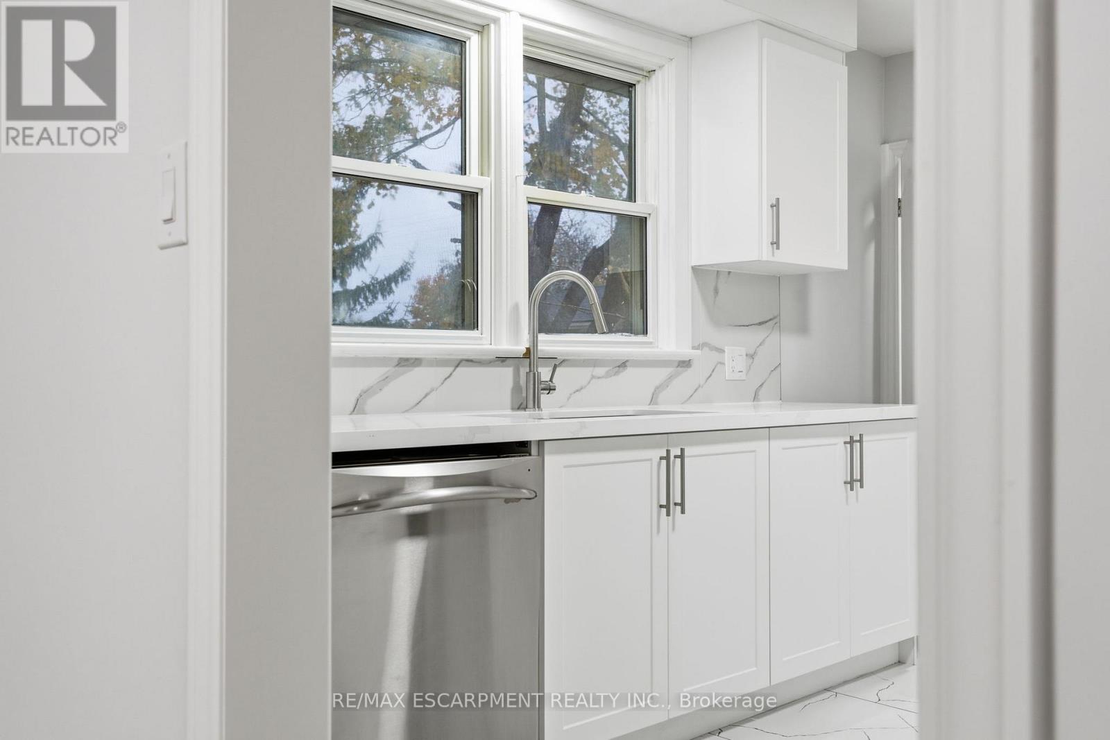 3 Algonquin Avenue, Hamilton, Ontario  L9H 7K9 - Photo 13 - X12528152