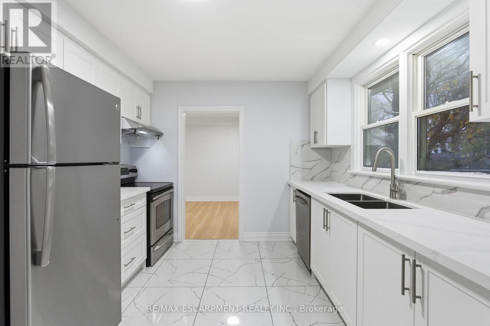 3 Algonquin Avenue, Hamilton, Ontario  L9H 7K9 - Photo 16 - X12528152