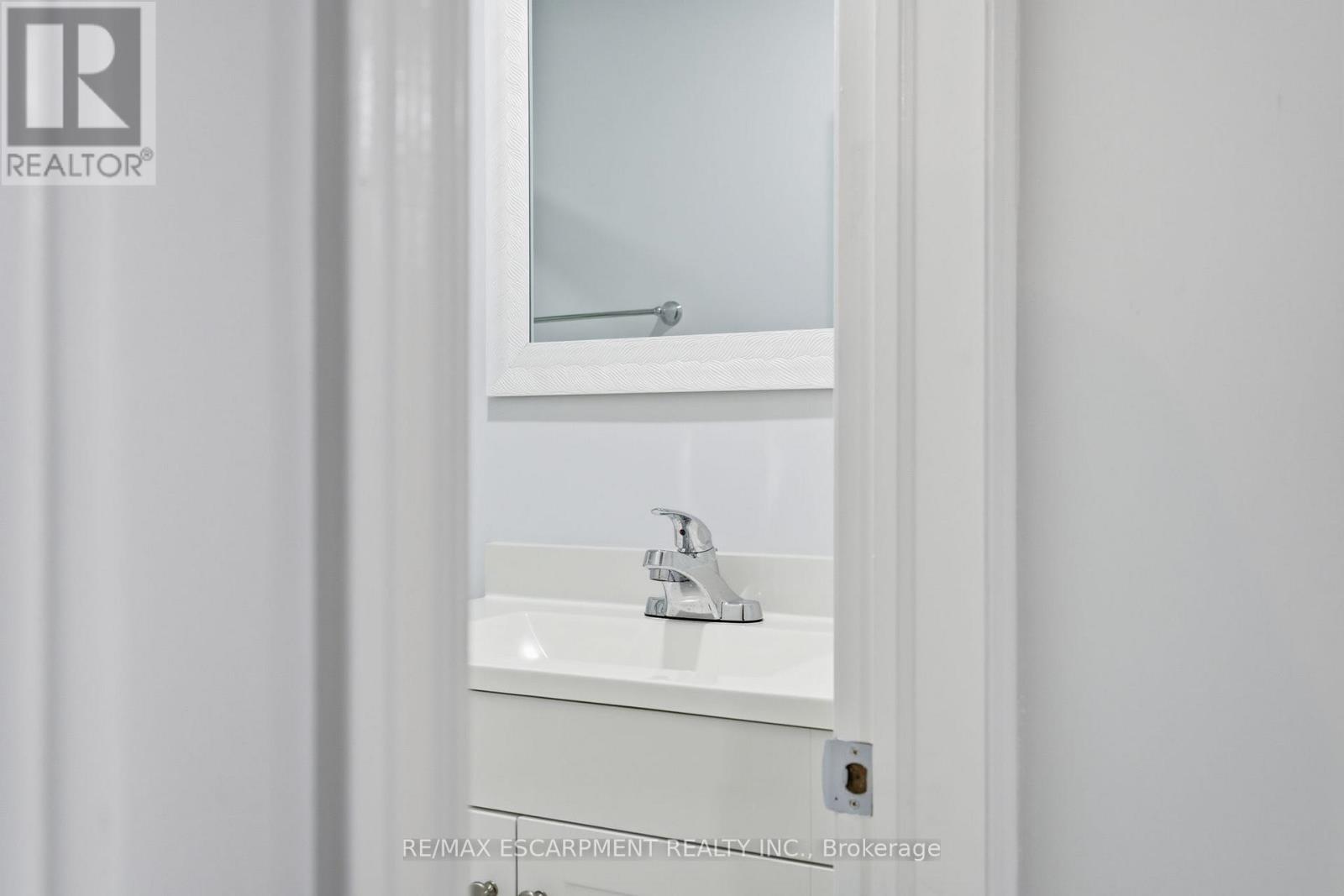 3 Algonquin Avenue, Hamilton, Ontario  L9H 7K9 - Photo 39 - X12528152