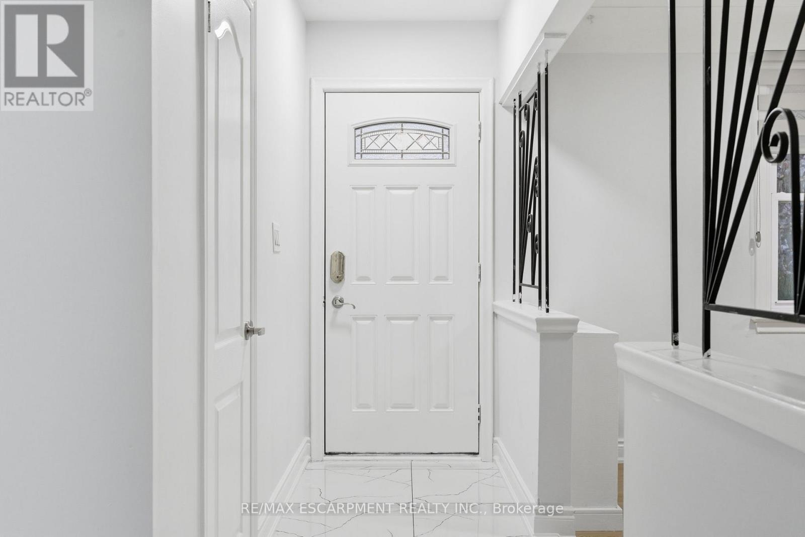 3 Algonquin Avenue, Hamilton, Ontario  L9H 7K9 - Photo 5 - X12528152