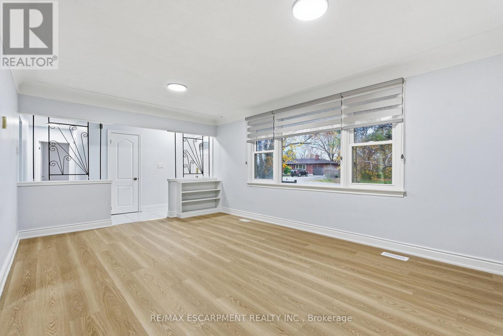 3 Algonquin Avenue, Hamilton, Ontario  L9H 7K9 - Photo 9 - X12528152