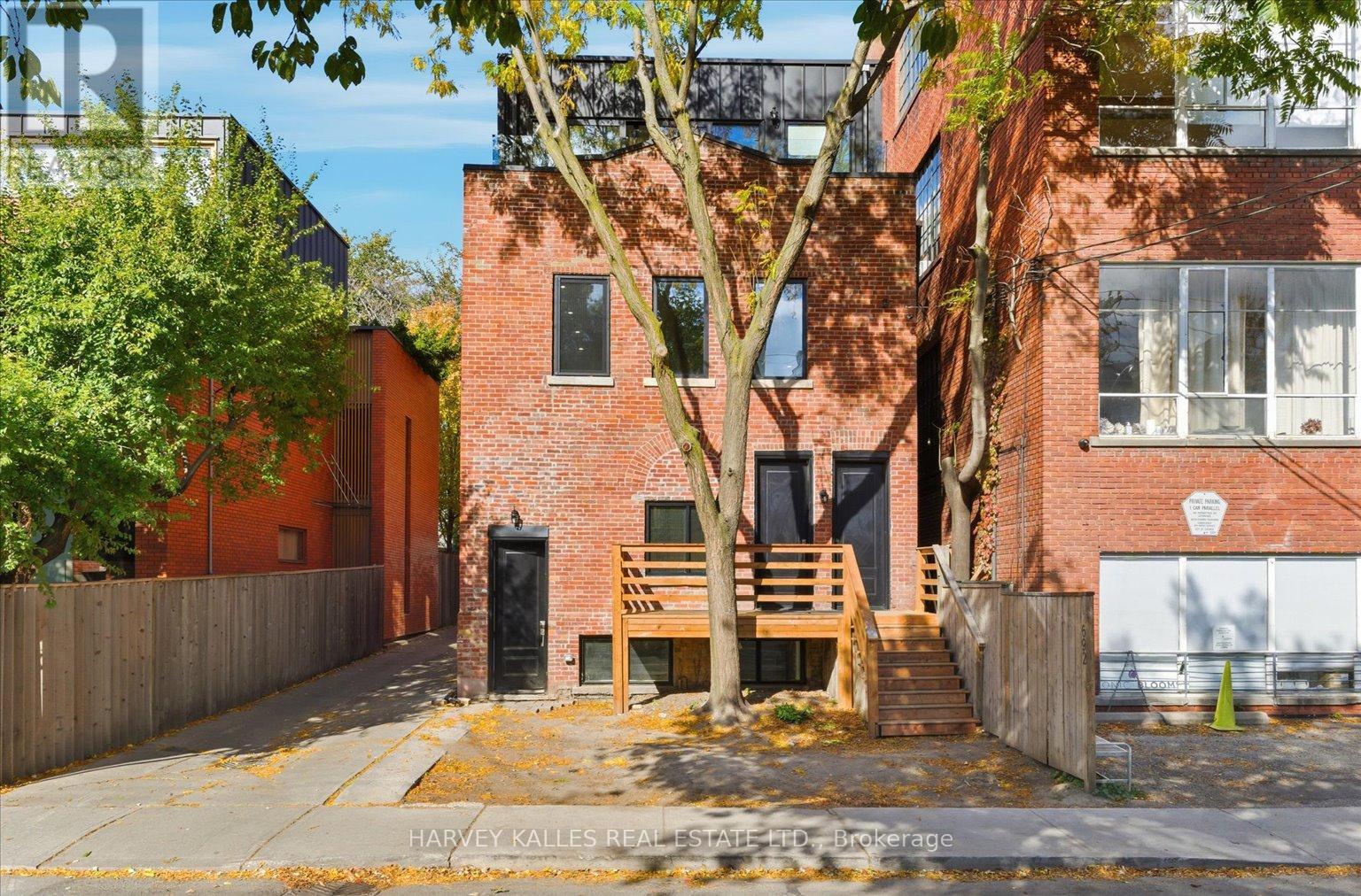 2 - 692 RICHMOND STREET W, Toronto, Ontario