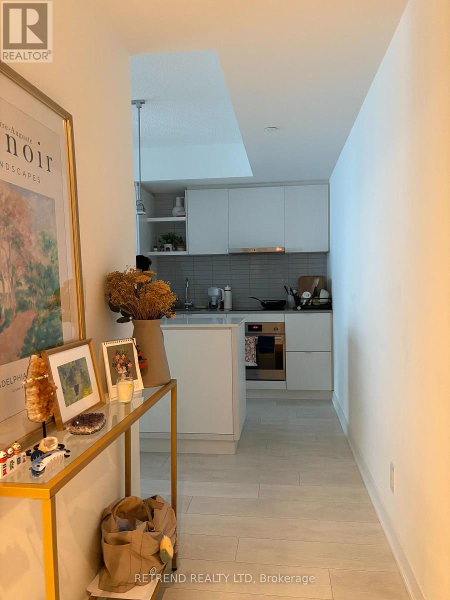 2305 - 100 Harbour Street, Toronto, Ontario  M5J 0B5 - Photo 2 - C12528270