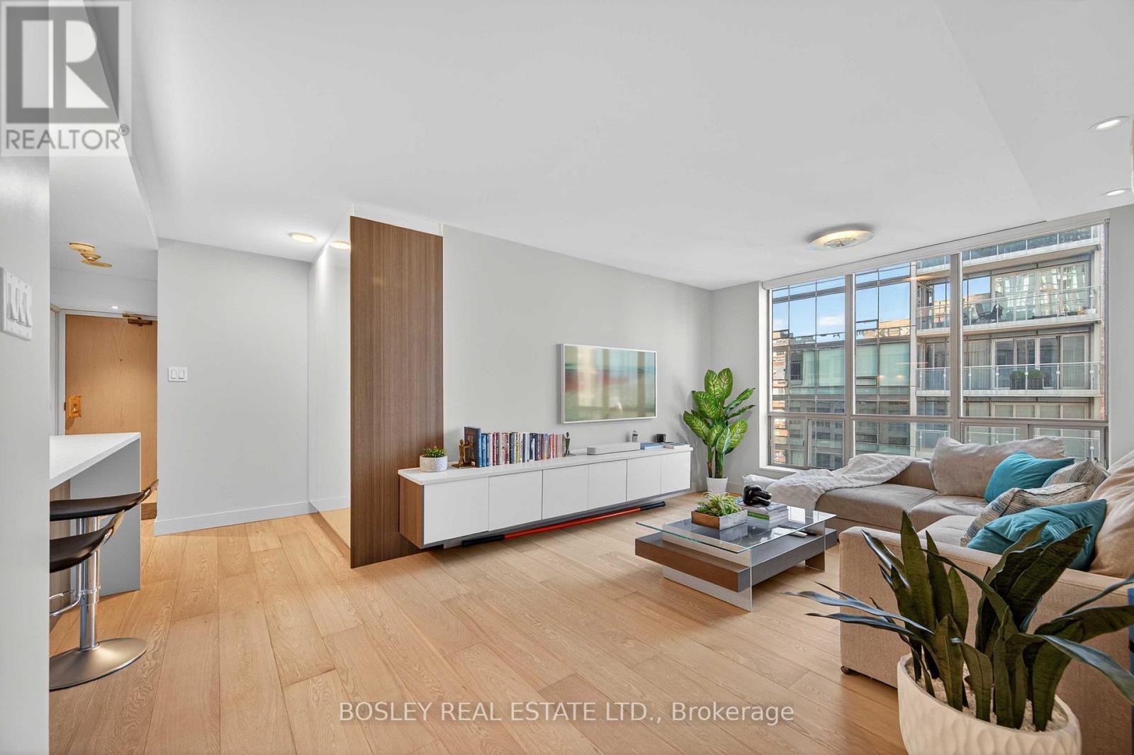 1502 - 40 SCOLLARD STREET, Toronto, Ontario