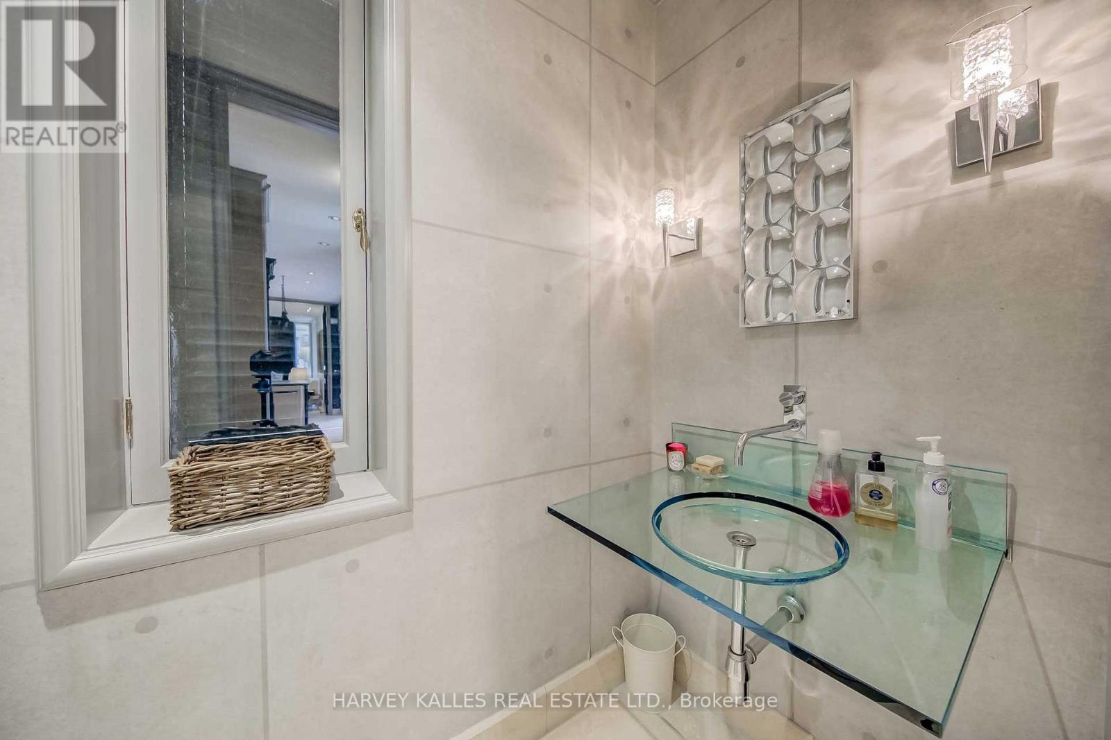 9 Beaumont Road, Toronto, Ontario  M4W 1V4 - Photo 13 - C12528300