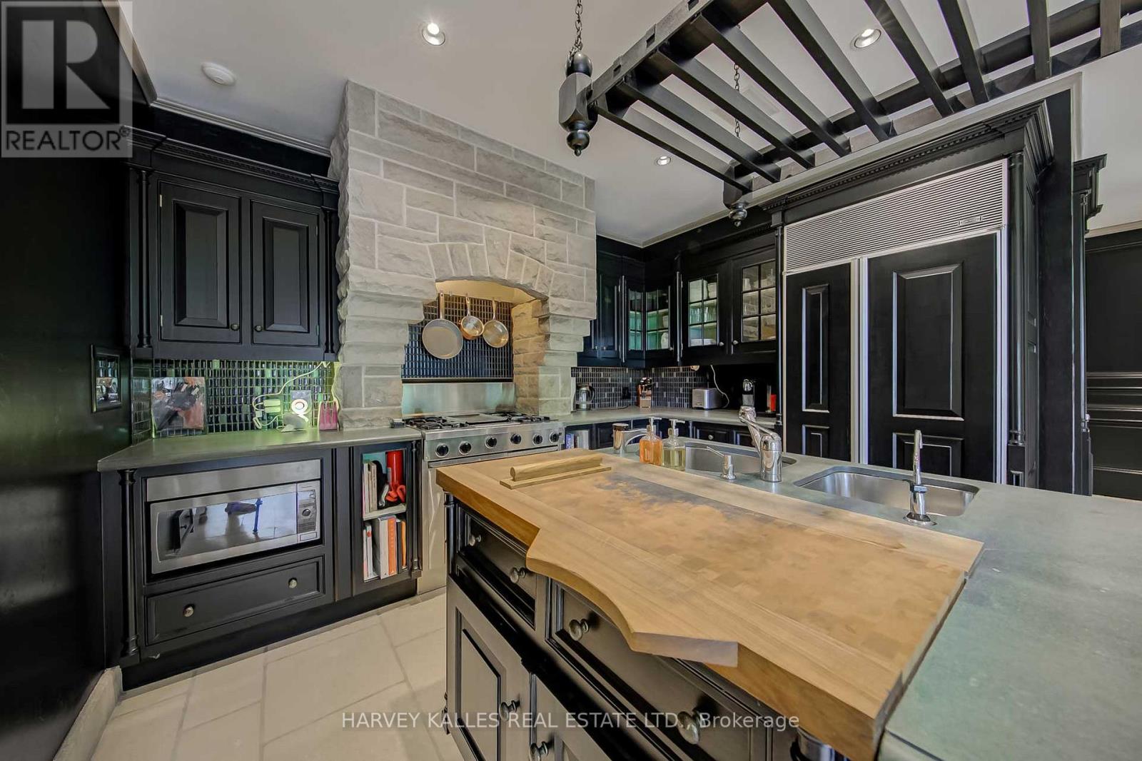 9 Beaumont Road, Toronto, Ontario  M4W 1V4 - Photo 7 - C12528300