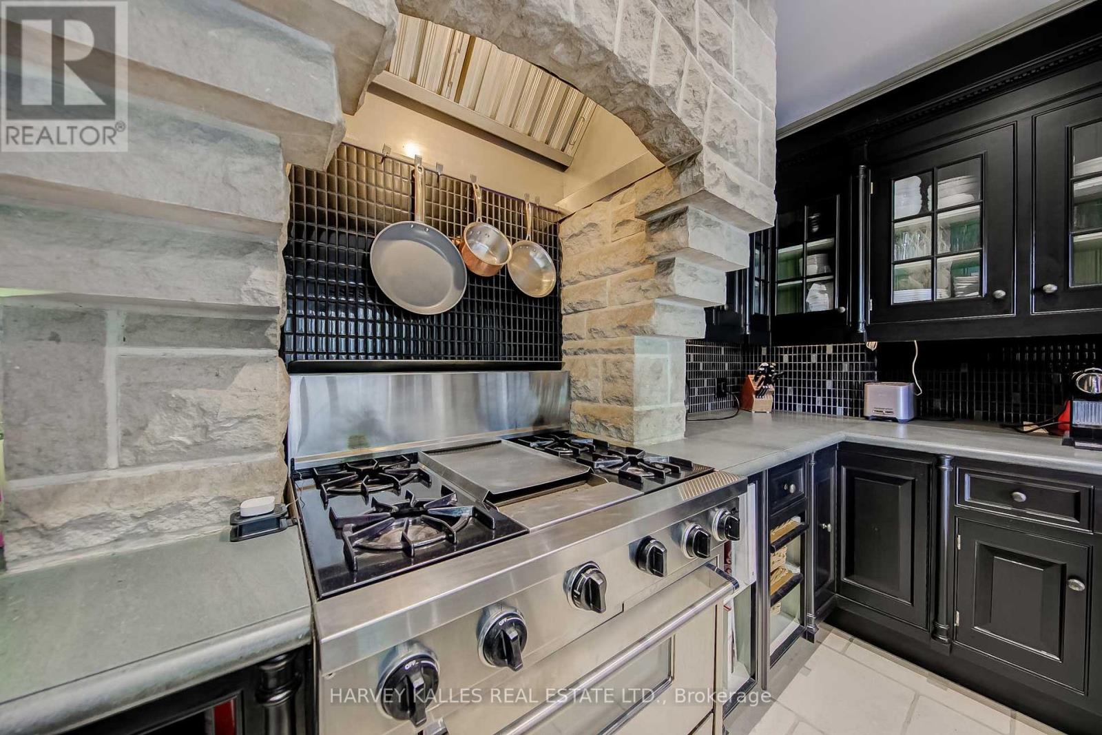 9 Beaumont Road, Toronto, Ontario  M4W 1V4 - Photo 8 - C12528300