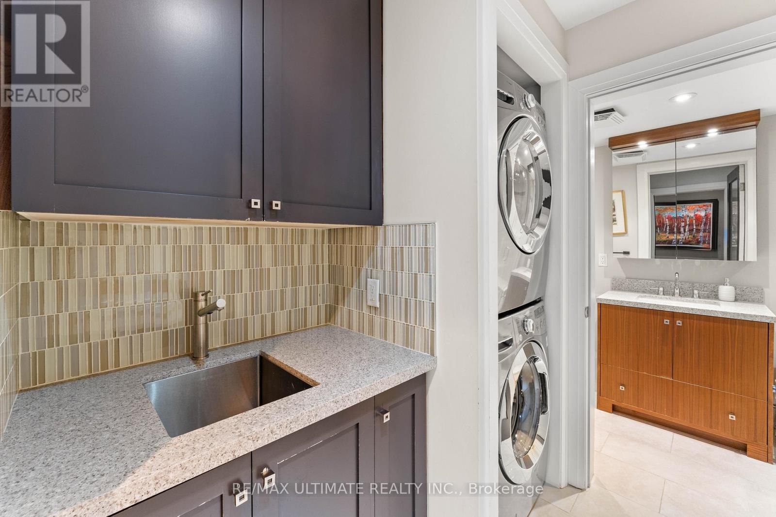 121 Tecumseth Street E, Toronto, Ontario  M6J 2H2 - Photo 18 - C12528308