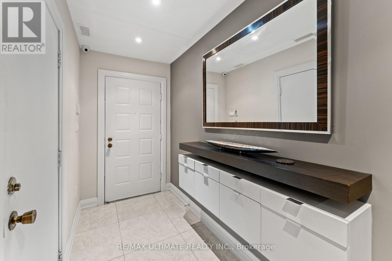 121 Tecumseth Street E, Toronto, Ontario  M6J 2H2 - Photo 5 - C12528308