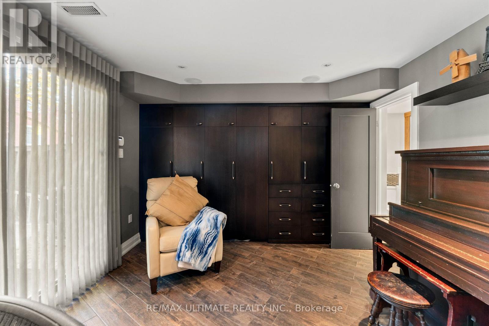 121 Tecumseth Street E, Toronto, Ontario  M6J 2H2 - Photo 8 - C12528308