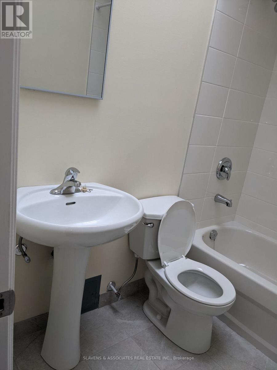 2 - 1731 Bayview Avenue, Toronto, Ontario  M4G 3C1 - Photo 4 - C12528462