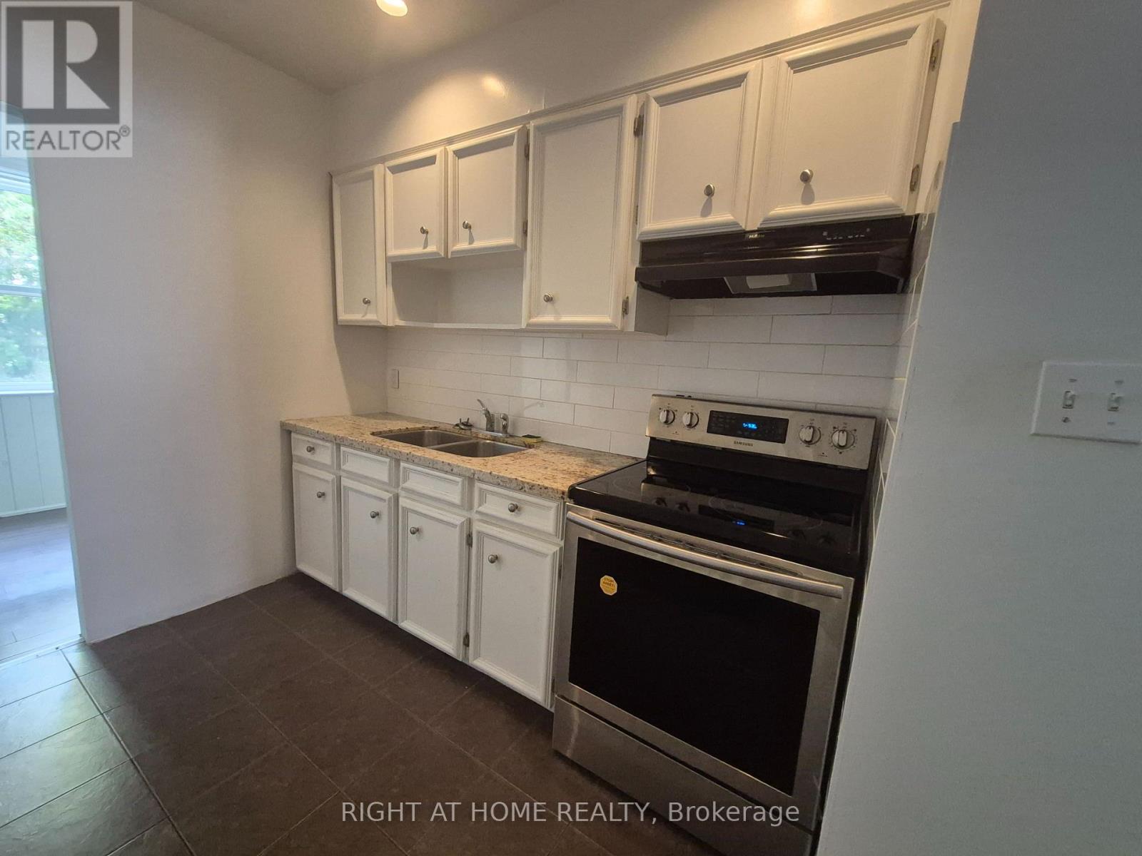 871 Bathurst Street, Toronto, Ontario  M5R 3G2 - Photo 2 - C12522126