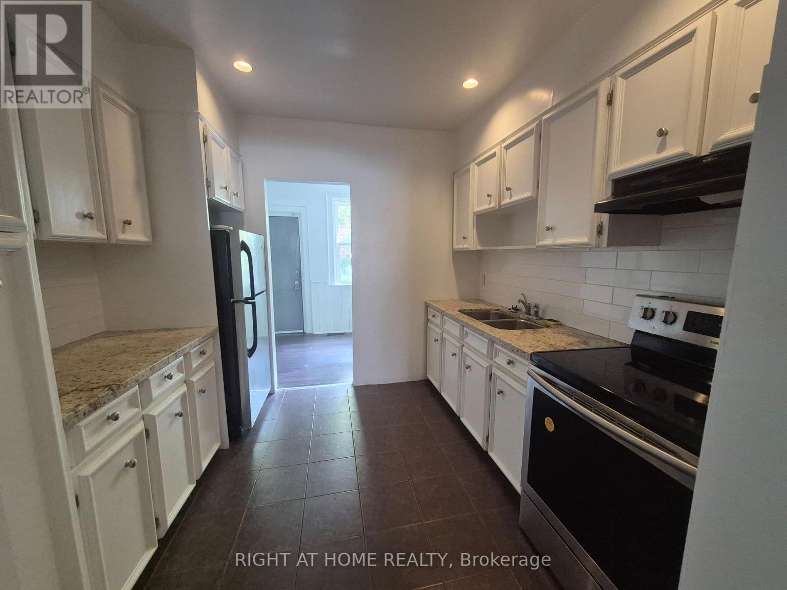 871 Bathurst Street, Toronto, Ontario  M5R 3G2 - Photo 4 - C12522126