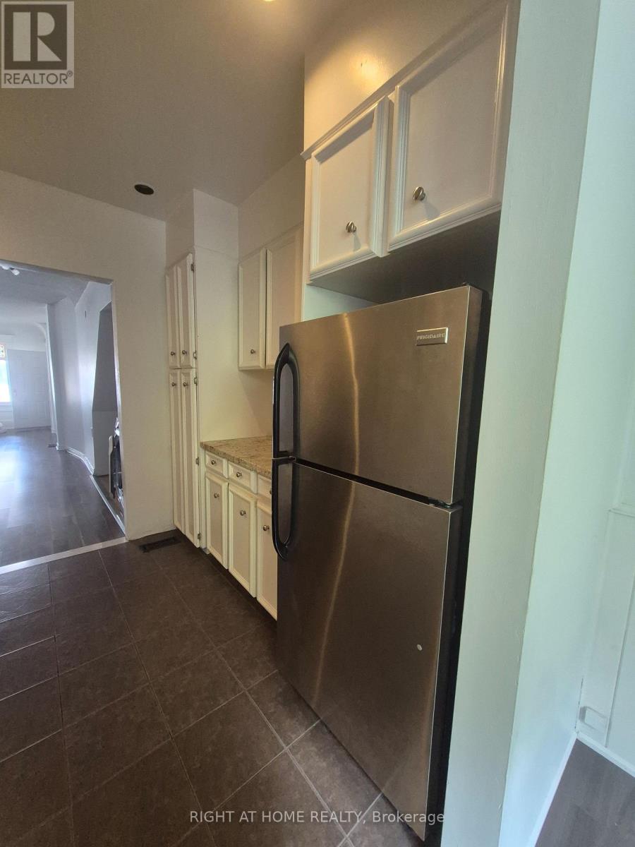 871 Bathurst Street, Toronto, Ontario  M5R 3G2 - Photo 3 - C12522126