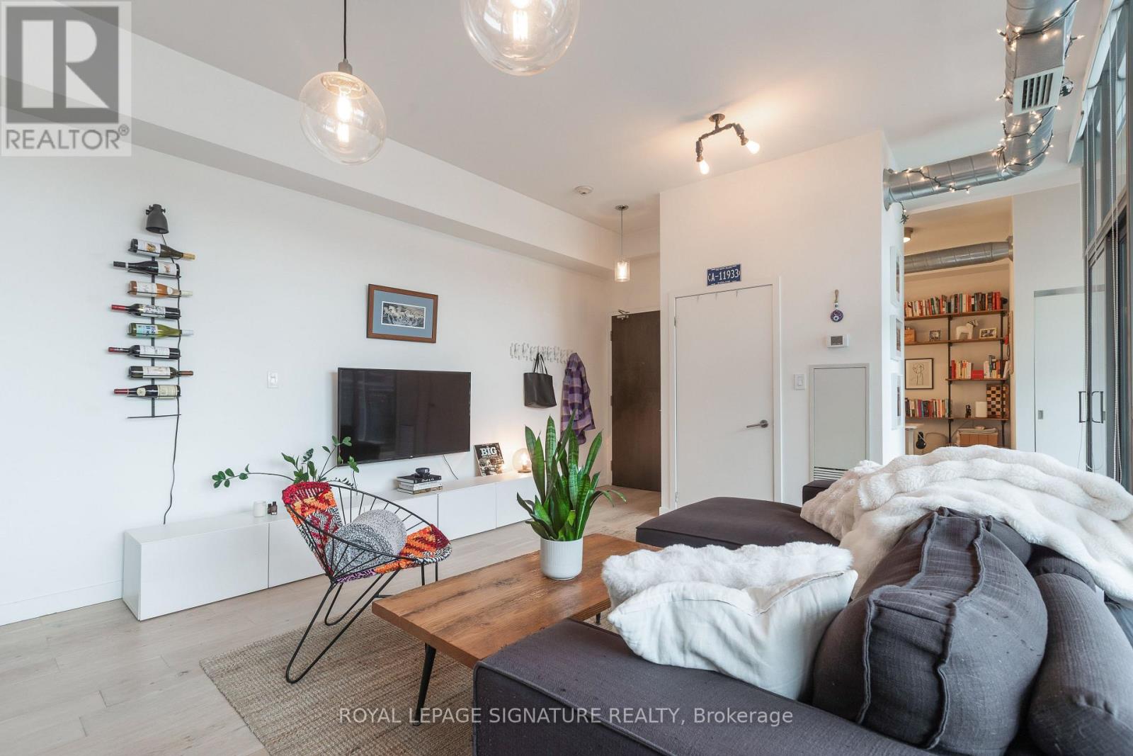 512 - 625 Queen Street E, Toronto, Ontario  M4M 1G7 - Photo 2 - E12528298