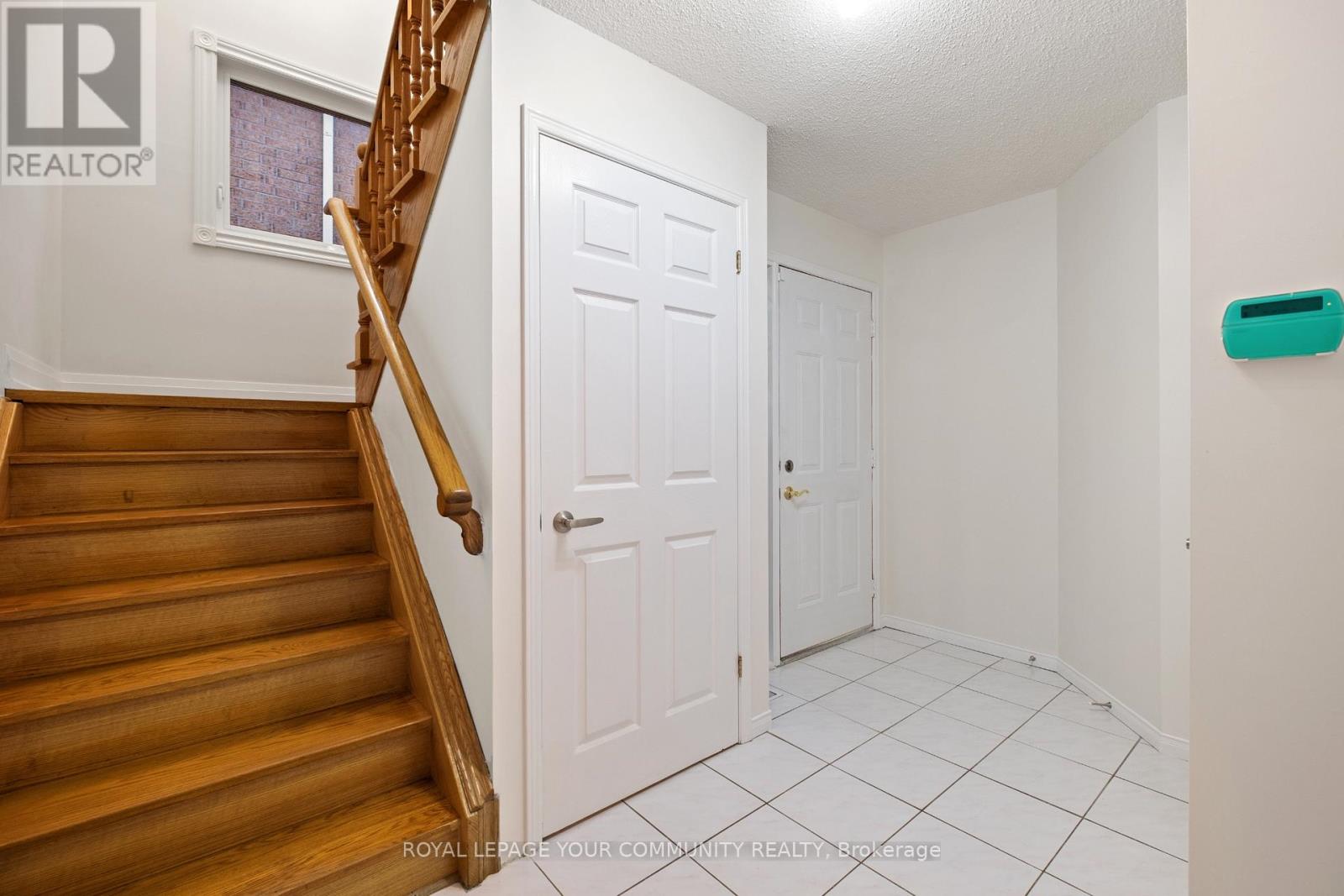 58 Deanscroft Square, Toronto, Ontario  M1E 4W9 - Photo 4 - E12528430