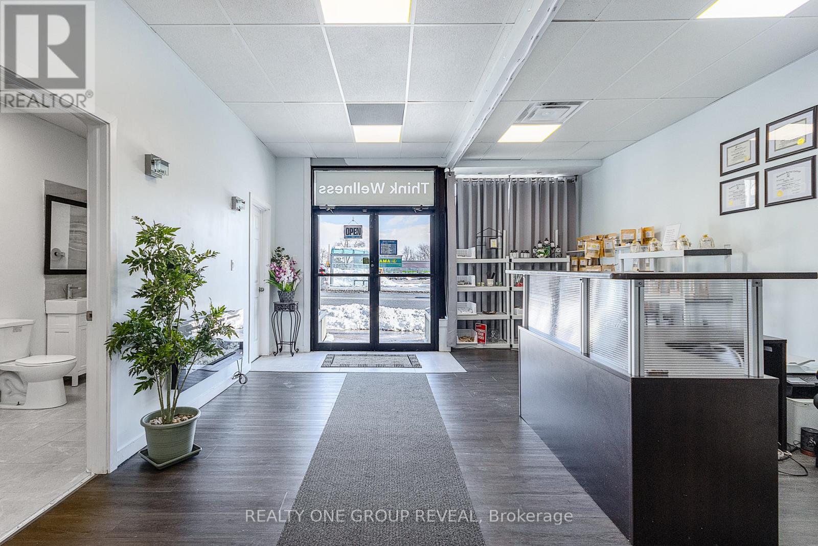 524 SIMCOE STREET S, Oshawa, Ontario