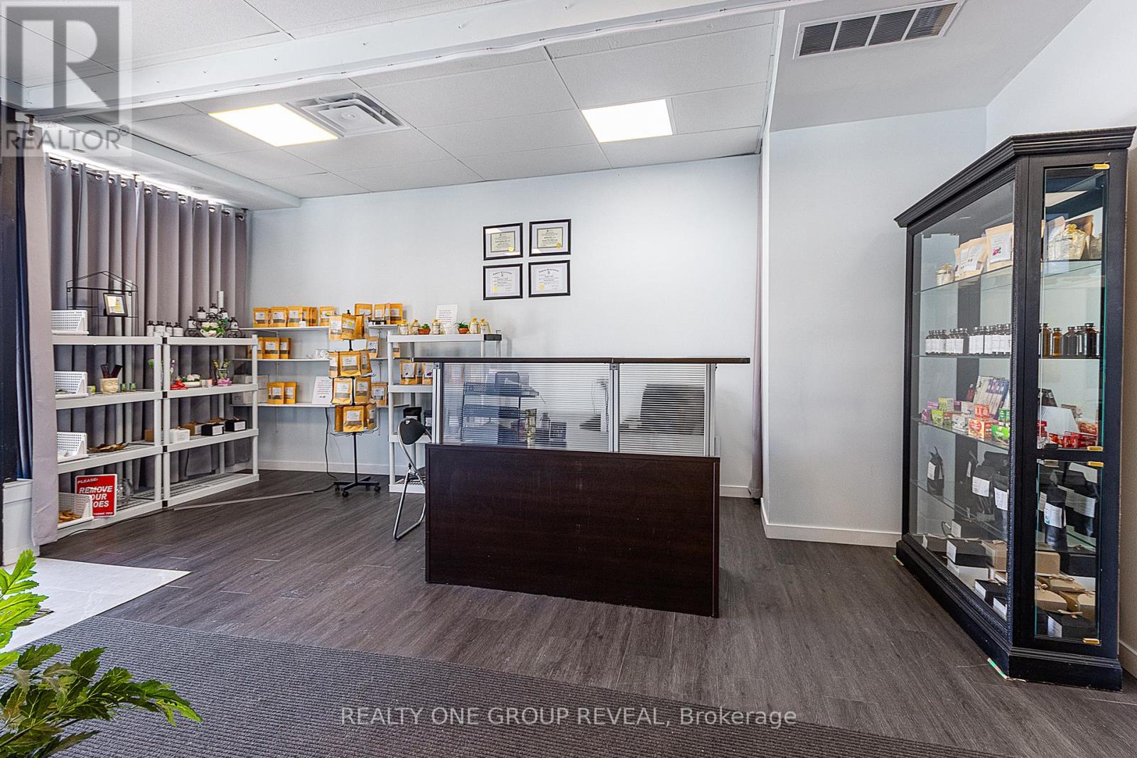 524 Simcoe Street S, Oshawa, Ontario  L1H 4J8 - Photo 2 - E12528488