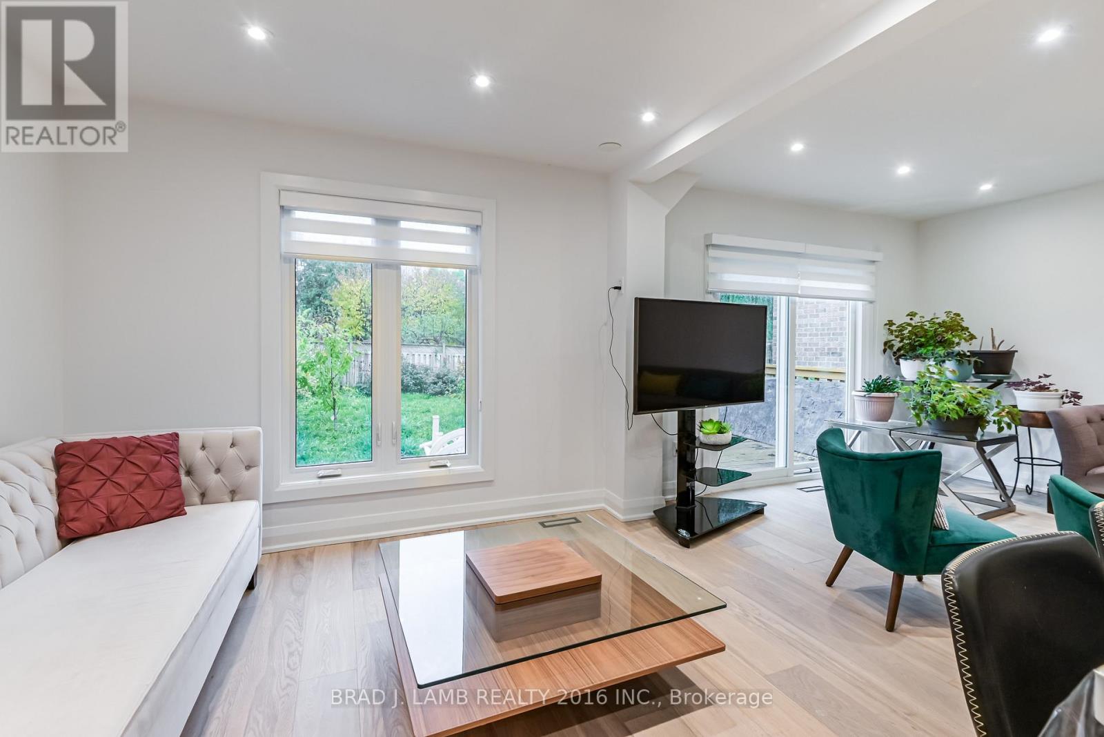 Bed 2 - 54 Campbell Avenue, Vaughan, Ontario  L4J 4Y7 - Photo 14 - N12528254