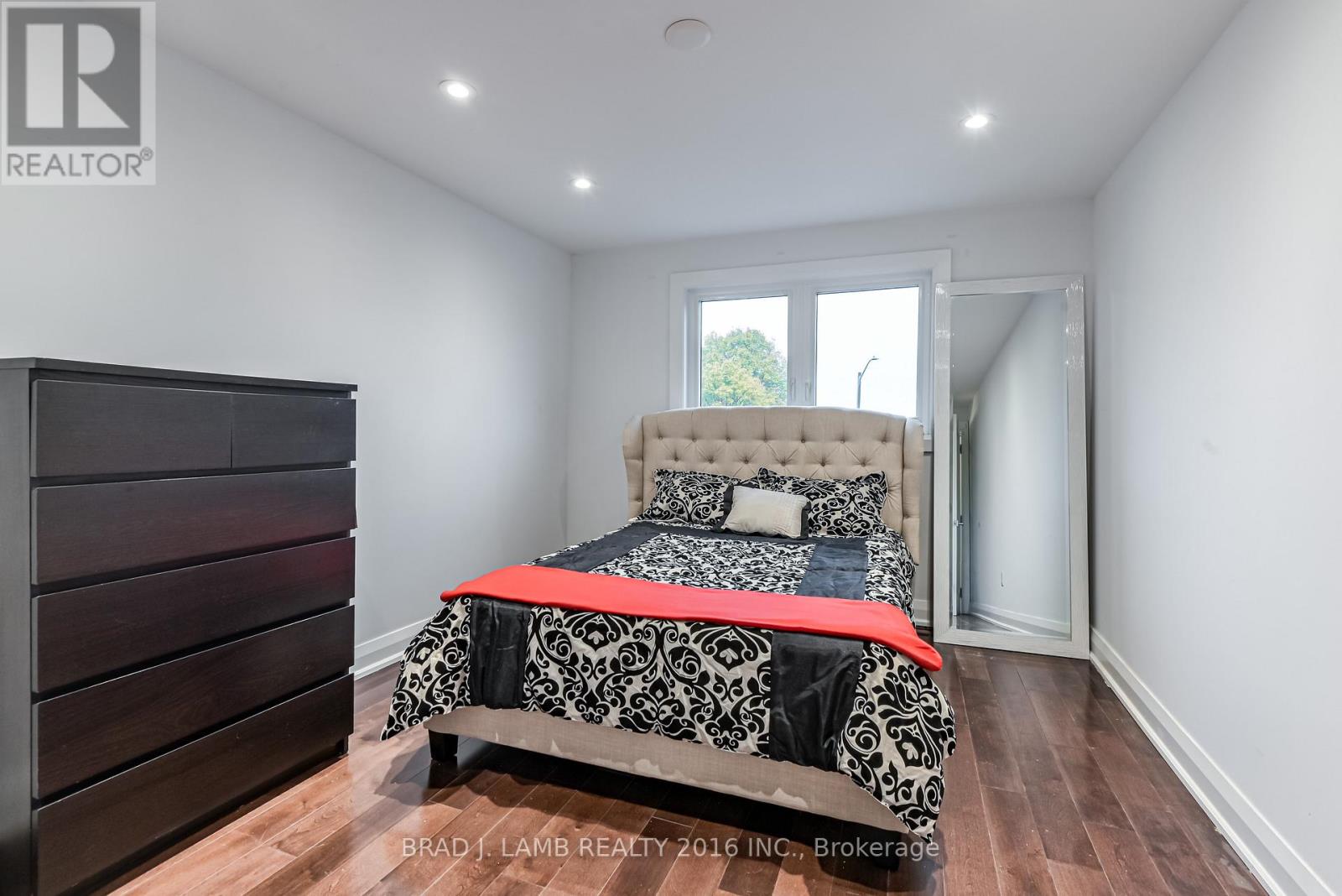 Bed 2 - 54 Campbell Avenue, Vaughan, Ontario  L4J 4Y7 - Photo 24 - N12528254