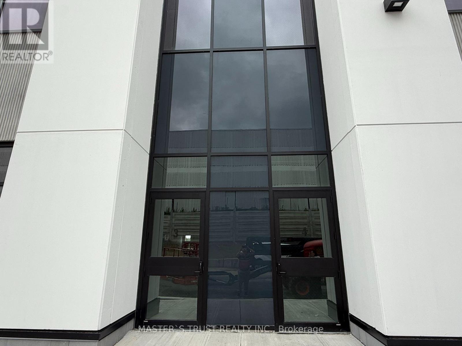 3 - 32 Don Hillock Drive, Aurora, Ontario  L4G 0H6 - Photo 2 - N12528282