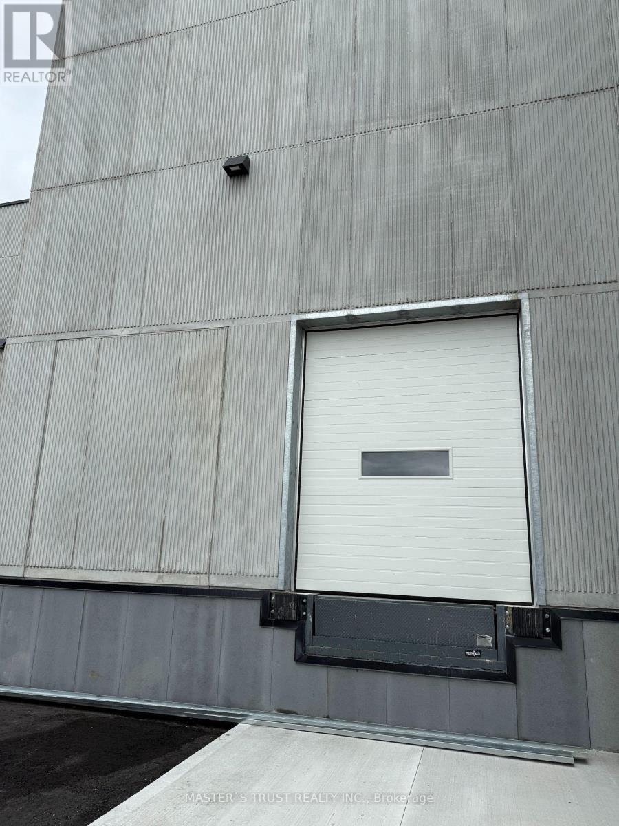 3 - 32 Don Hillock Drive, Aurora, Ontario  L4G 0H6 - Photo 5 - N12528282