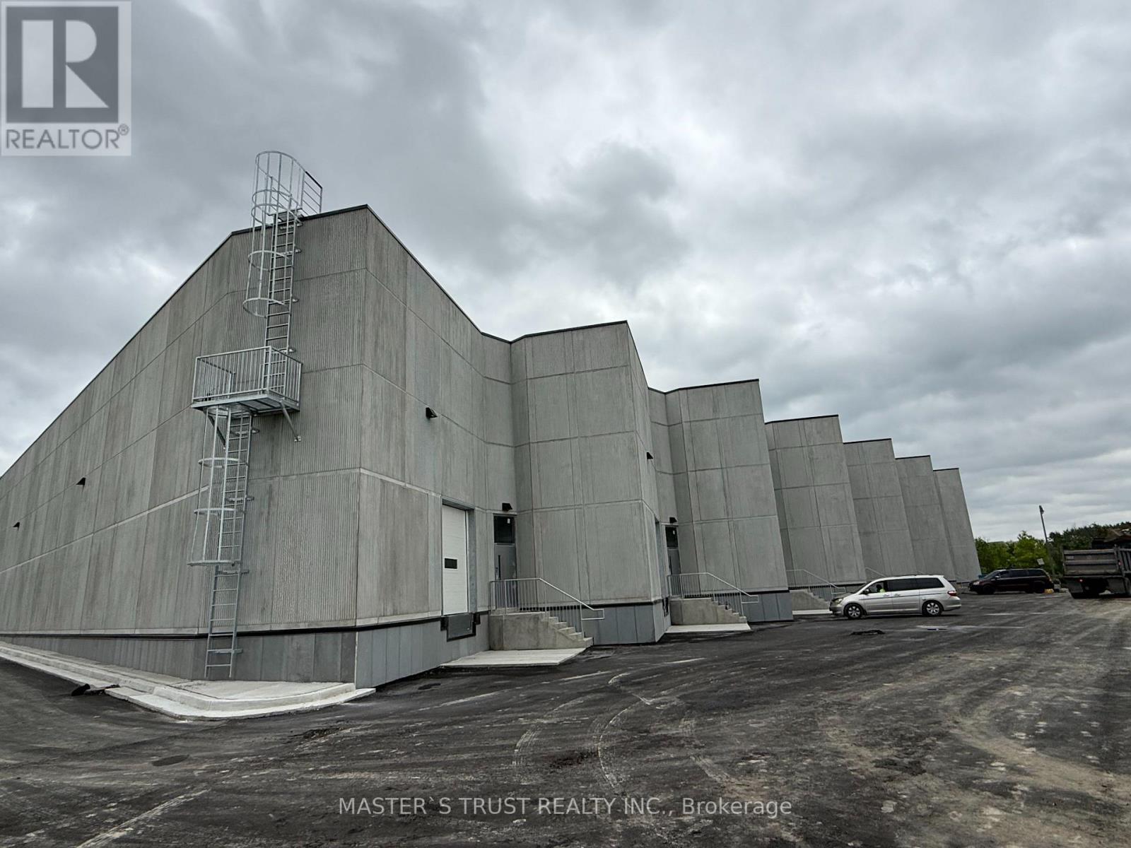 3 - 32 Don Hillock Drive, Aurora, Ontario  L4G 0H6 - Photo 8 - N12528282