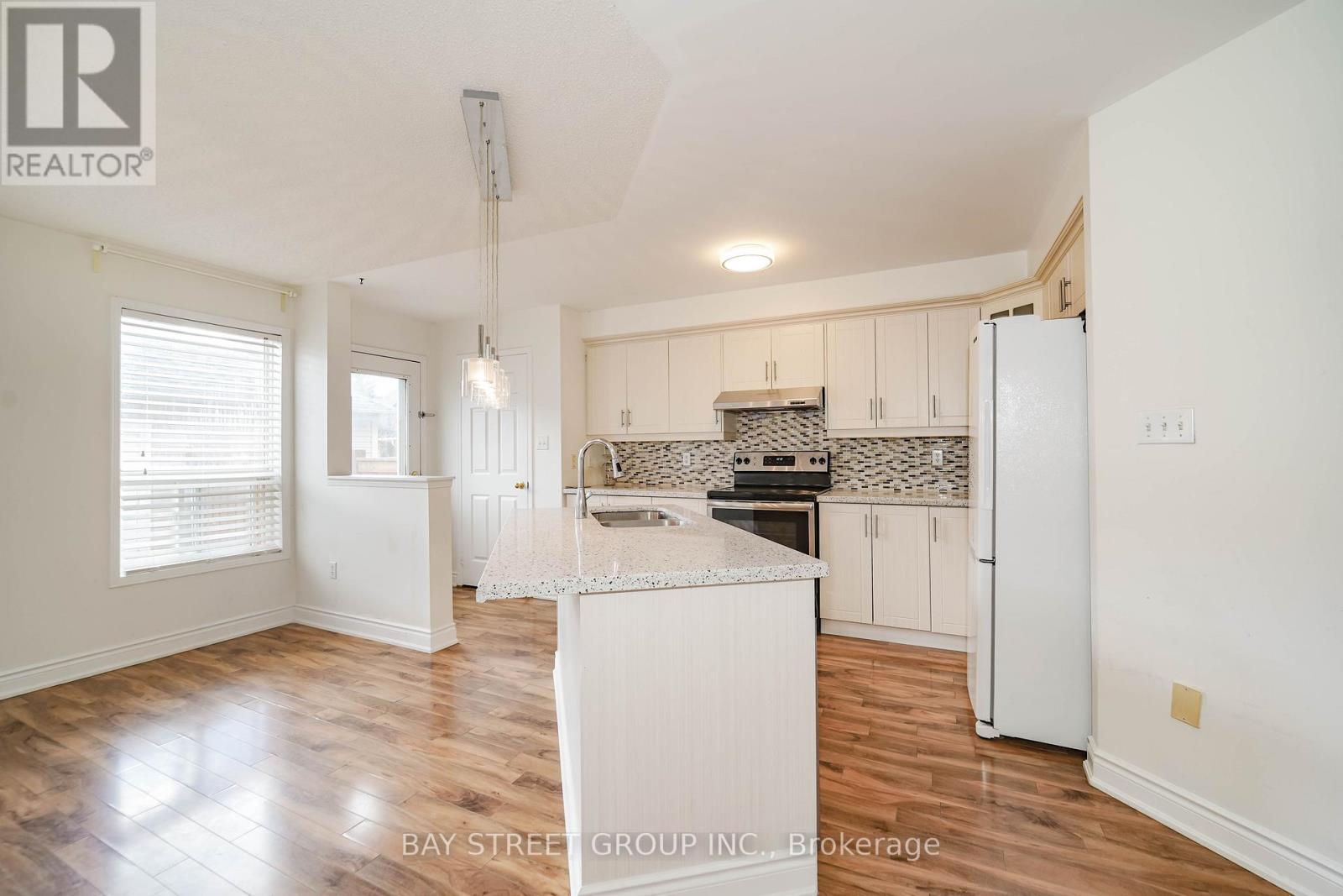 407 Hollandview Trail, Aurora, Ontario  L4G 7M6 - Photo 11 - N12528410