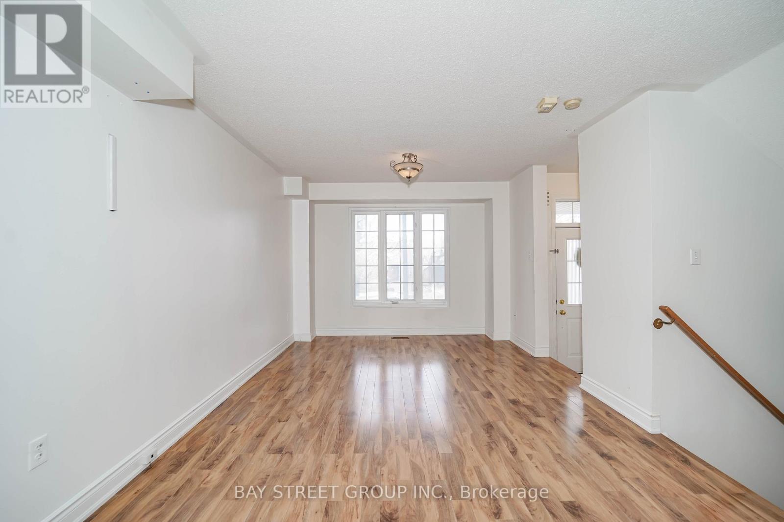 407 Hollandview Trail, Aurora, Ontario  L4G 7M6 - Photo 16 - N12528410