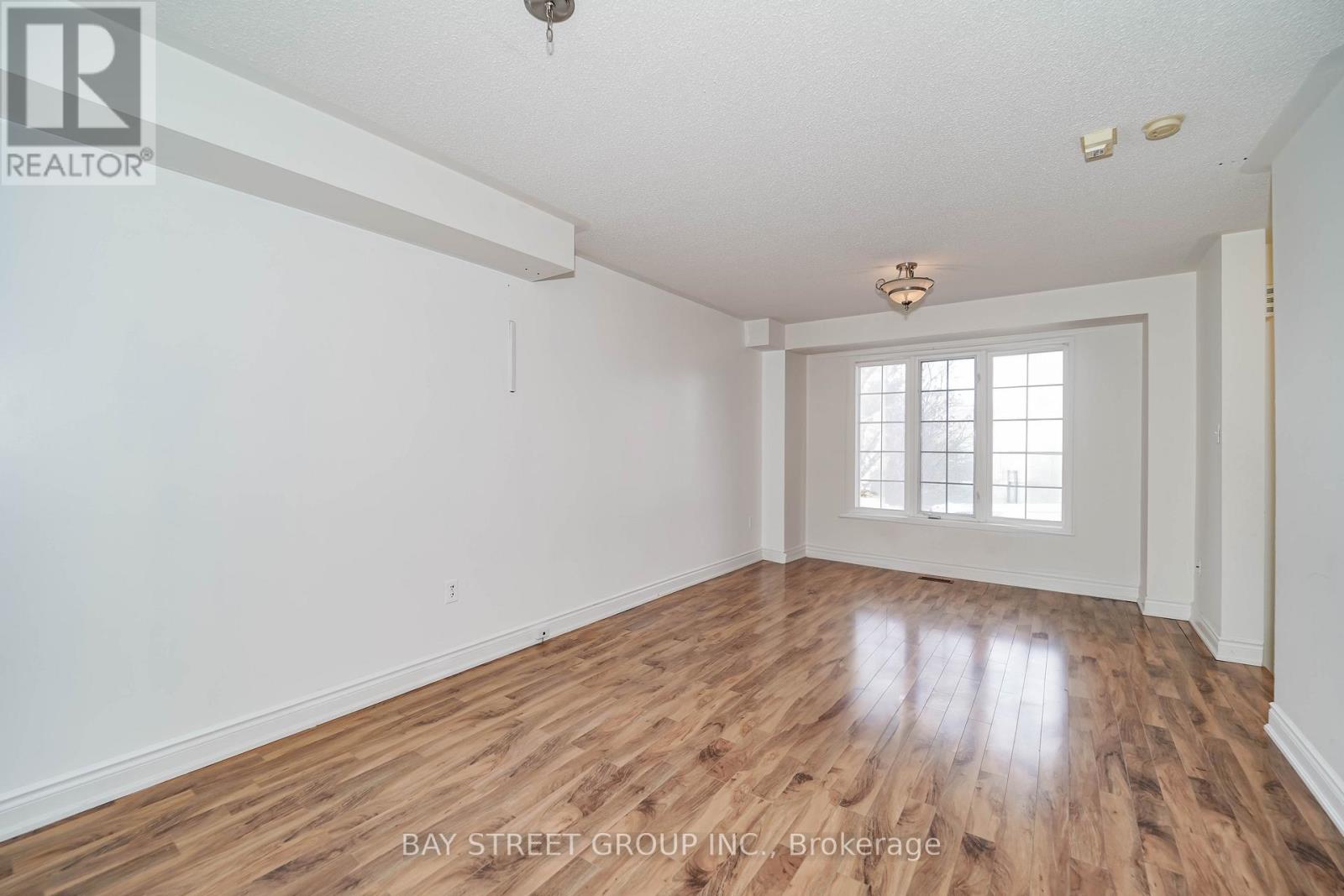 407 Hollandview Trail, Aurora, Ontario  L4G 7M6 - Photo 17 - N12528410