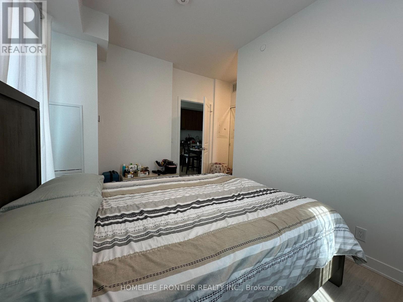 B802 - 50 Upper Mall Way, Vaughan (Brownridge), Ontario  L4J 0L7 - Photo 12 - N12383488