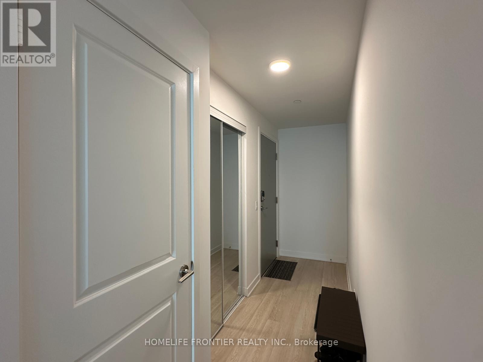 B802 - 50 Upper Mall Way, Vaughan (Brownridge), Ontario  L4J 0L7 - Photo 4 - N12383488