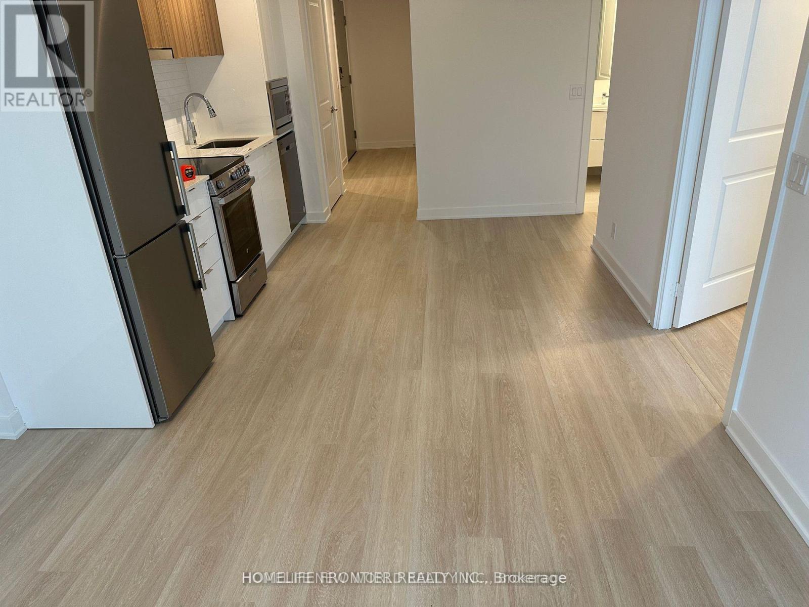 B802 - 50 Upper Mall Way, Vaughan (Brownridge), Ontario  L4J 0L7 - Photo 6 - N12383488