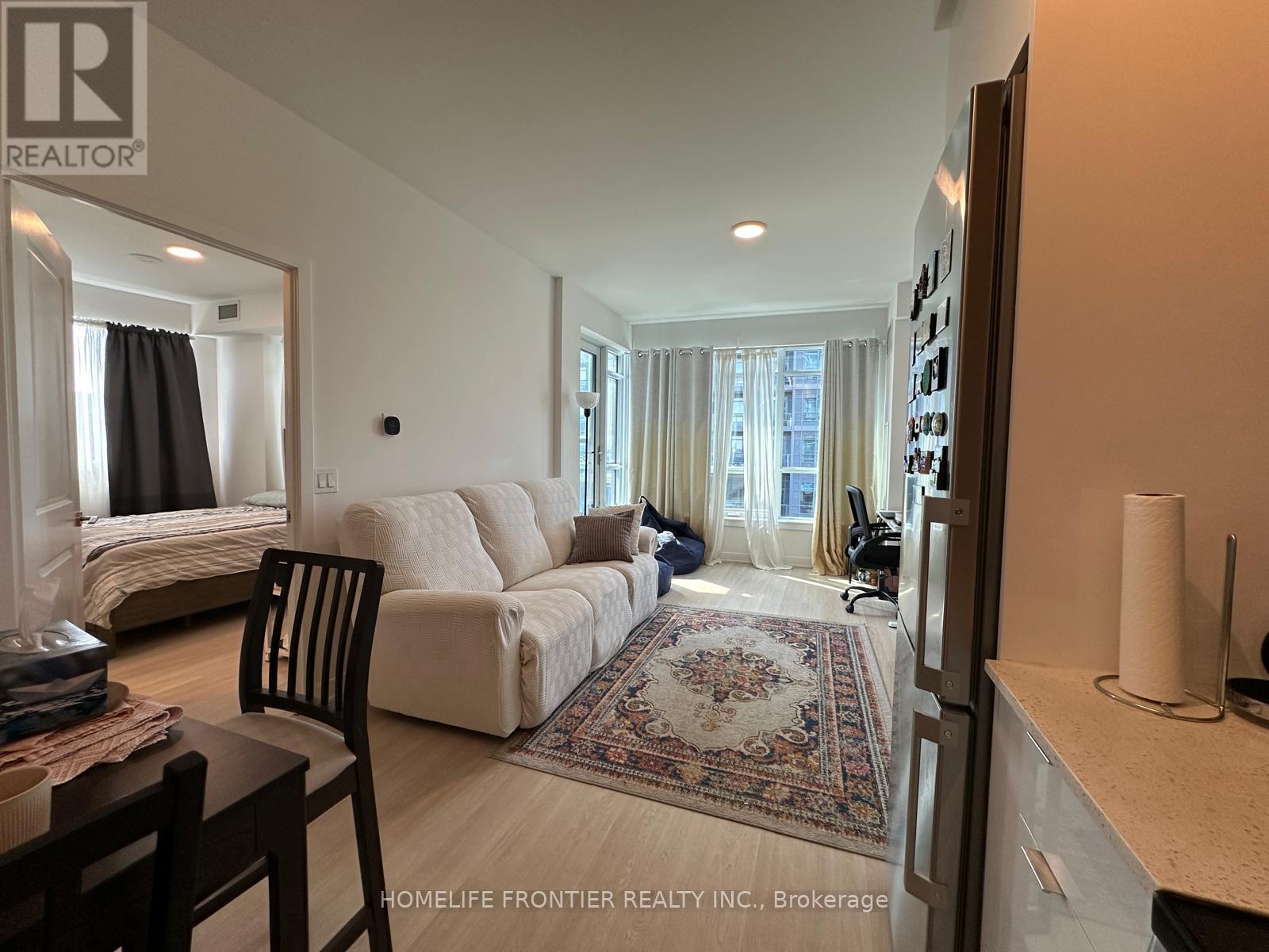 B802 - 50 Upper Mall Way, Vaughan (Brownridge), Ontario  L4J 0L7 - Photo 8 - N12383488