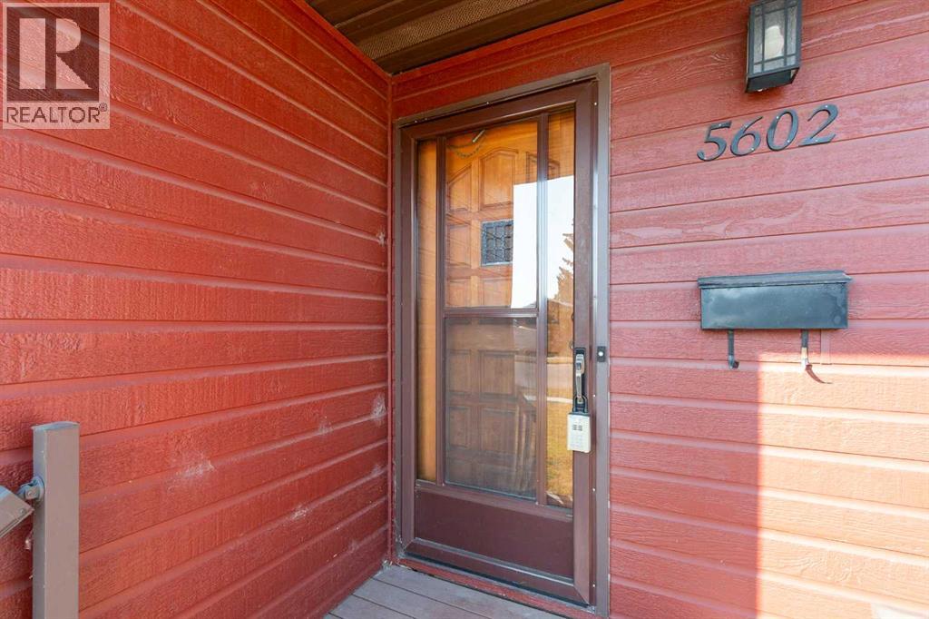 5602 57 Avenue, Olds, Alberta  T4H 1K1 - Photo 4 - A2257485